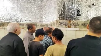 حضور ظریف بر مزار ابراهیم رئیسی + ببینید