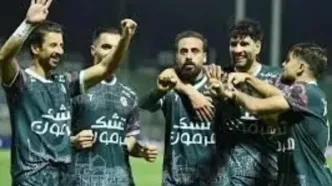 پوستر اعتراضی ذوب آهن به بهانه بازی با استقلال