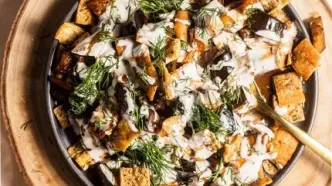 شام امشب با من: طرز تهیه فته بادمجان و سیب‌زمینی؛ یک سالاد عربی متفاوت و خوشمزه