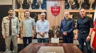 ۲ خارجی رسماً با پرسپولیس امضا کردند/ ثبت عکس یادگاری با پیراهن قرمز +عکس