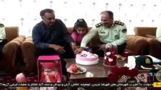 تولد متفاوت دختر شهید امینی با حضور فرماندهان انتظامی خمینی‌شهر