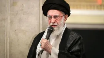 تصویر دیده نشده شهید سید فؤاد شکر با رهبر انقلاب