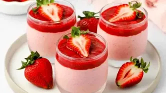 طرز تهیه یک دسر خوشمزه عربی با توت‌فرنگی