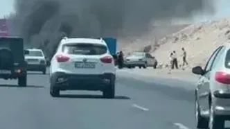 فیلم آتش گرفتن یک خودرو در اتوبان قم تهران