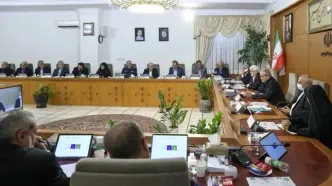 کیهان: دولت با خط‌دهی نفوذی‌ها به مسائل واهی و پوچ مشغول شده!