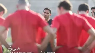 صحبت کوتاه وحید هاشمیان با بازیکنان پرسپولیس/ درخواست ویژه از سرخپوشان در آخرین تمرین