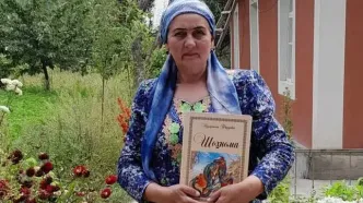 تصاویر؛ توزیع رایگان شاهنامه فردوسی بین خانواده‌های تاجیکستان