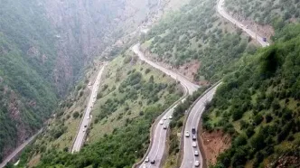 برخورد خودرو با تیر برق در جاده چالوس