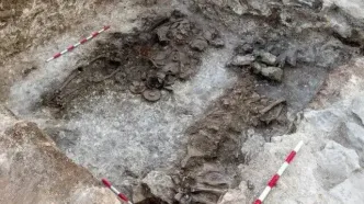 کشف اسکلت ۲۱۰۰ ساله با تاج زرین