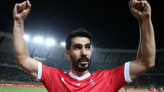 ستاره پرسپولیس با حلقه ازدواجش در زمین حاضر شد