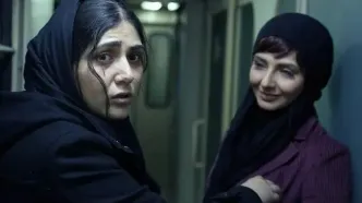 فیلم زیرخاکی از باران کوثری در حال کری‌خوانی برای پرسپولیسی‌ها