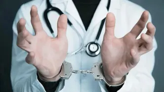 این جراح قلابی را شناسایی و به پلیس معرفی کنید