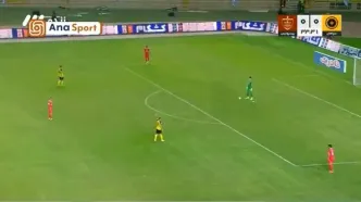 گزارشگر اصفهانی هو شدن نیازمند را ماستمالی کرد