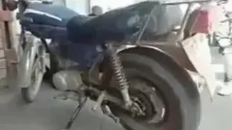 خلاقیت بامزه جوان ایرانی؛ موتور هوندا با چرخ وانت تبدیل به شاهکار شد!