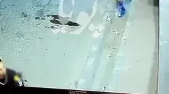 فیلم لحظه زور گیری موبایل آیفون 13 توسط دزدان موتور سوار از پسر نوجوان / چهره این دزدان را میشناسید