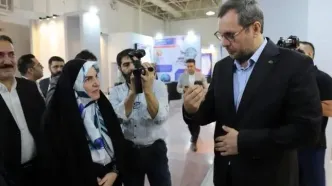 بازدید مشاور رئیس‌جمهور از غرفه منطقه آزاد ماکو در نمایشگاه بین‌المللی حمل‌ونقل و لجستیک