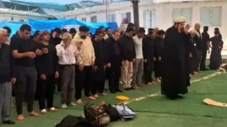 حضور عراقچی در نماز اربعین یکی از مواکب