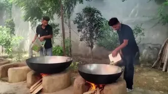 ببینید؛ غذای روستایی در هند؛ تهیه 200 کیلو چیپس تند توسط مادربزرگ روستایی