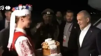 استقبال دو زن بلاروسی از پزشکیان در هنگام ورود به مینسک