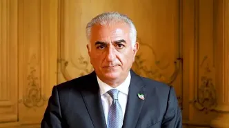 انتقاد حسن شریعتمداری به رضا پهلوی/ 4 پادشاه ما در خارج از مملکت فوت کردند یعنی جامعه ایران استبداد را نپذیرفته است/ آیا ملت ایران دل به کسی می بندند که آمدن خودش را بر بال فرشتگان جنگ بسته است؟/ ویدئو
