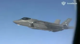 اسکورت هواپیمای پوتین با جنگنده‌های F-22