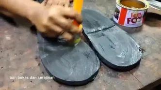 ببینید؛ نحوه ساخت یک صندل زیبا با استفاده از پادری قدیمی به روش کفاش ماهر بنگلادشی