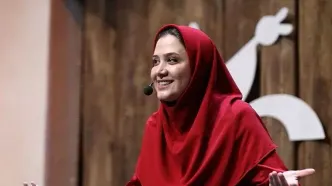 سارا روستاپور، مجری تلویزیون در کنار برج ایفل