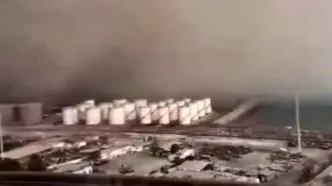 لحظه ورود طوفان شن به بندر شهید رجایی