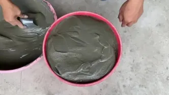 ببینید؛ نحوه درست کردن یک گلدان خاص با بطری های نوشابه و سیمان