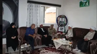 دیدار رئیس سازمان عقیدتی سیاسی ارتش با خانواده شهید جابر کامرانی