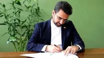 کنایه آذری‌جهرمی به سرمایه‌گذاری زنجانی: چرا آدم باهوش و عاقل باید سرمایه‌اش را تبدیل کند به تاکسی برقی؟