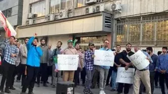 قرائت بیانیه توسط دانشجویان مقابل شورای عالی امنیت ملی/ ویدئو