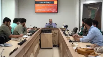 حسام‌الدین آشنا: شمخانی از ترور خود برای ملت قصه تعریف کرده است!