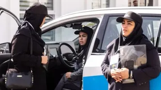 تصاویر؛ زنان پشت فرمان تاکسی‌های برقی پایتخت