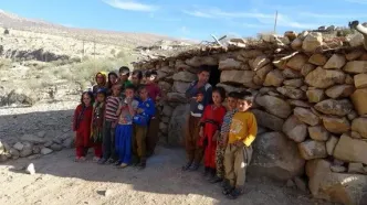 حدود هزار مدرسه سنگی در کشور داریم