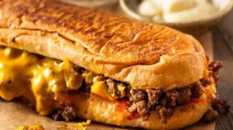 طرز تهیه ساندویچ گوشت و پنیر، خوشمزه و آسان