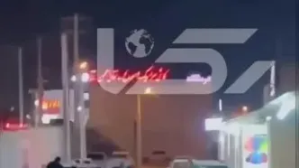 فلیم لحظه فرار ۵ سارق لباس‌زنانه از طلافروشی در قشم با سمند سفید