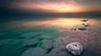 بارش برف نمک در عجیب‌ترین دریاچه جهان!