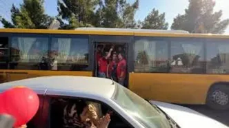 حضور هواداران مرد تراکتور در اطراف ورزشگاه با وجود محرومیت