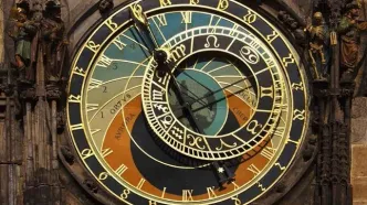 تقویم نجومی امروز  دوشنبه ۱۷ آذر  ۱۴۰۴ / تقویم همسران امروز +ساعات سعد و نحس و قمر در عقرب