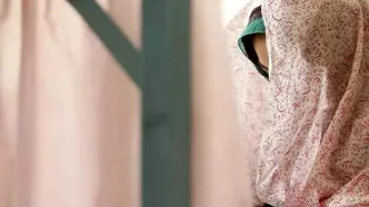 آزار و اذیت زن جوان توسط ۴ مرد پلید در باغ جهنمی