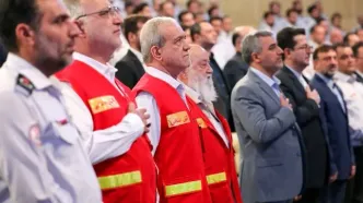 تصاویر پربازدید از پزشکیان و زاکانی در لباس آتش‌نشانی