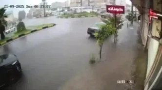ورود سیلاب هولناک به یک داروخانه در آستارا