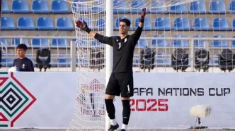 روزنامه هواداری استقلال، گلر پرسپولیس را مسخره کرد