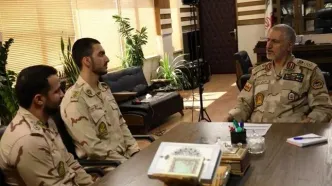 تجلیل سردار گودرزی از دو سرباز نمونه ستاد مرزبانی