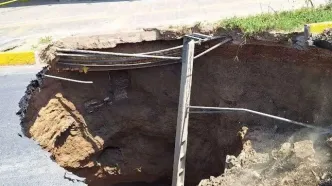 شکاف ۱۵ متری در قلب اصفهان؛ خیابان نشاط فروریخت