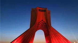 رنگ برج آزادی ناگهان قرمز شد!
