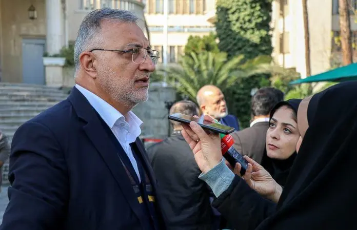 توجیه زاکانی درباره چمن‌کاری «میدان آزادی»: کم‌آب‌بر هستند!