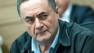 تلفن وزیر جنگ اسرائیل هک شد/ عکس