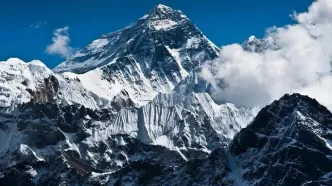 تصویری نفس‌گیر از بام جهان؛ ثبت لحظه فتح قله اورست+ فیلم